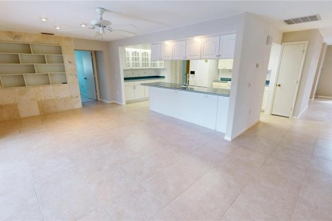 House in Punta Gorda, Florida 4 bedrooms, 248.33 sq.m. № 1565013 - photo 9