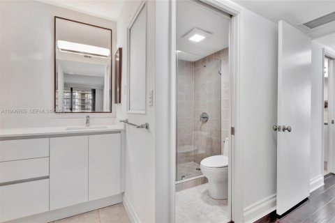 Condo in Miami, Florida, 2 bedrooms № 2063217 - photo 18