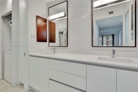 Condo in Miami, Florida, 2 bedrooms № 2063217 - photo 19