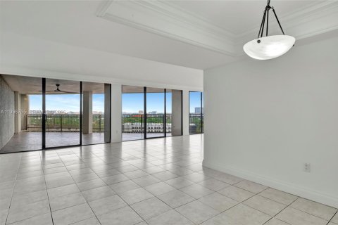 Condo in Miami, Florida, 2 bedrooms № 2063217 - photo 8