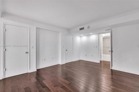 Condo in Miami, Florida, 2 bedrooms № 2063217 - photo 12