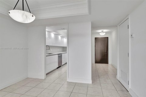 Condo in Miami, Florida, 2 bedrooms № 2063217 - photo 4