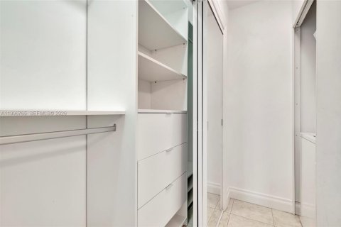 Condo in Miami, Florida, 2 bedrooms № 2063217 - photo 20