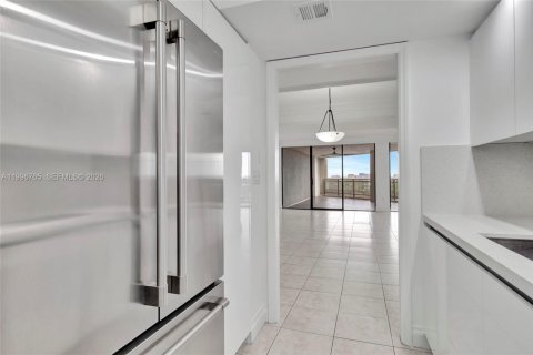 Condo in Miami, Florida, 2 bedrooms № 2063217 - photo 7