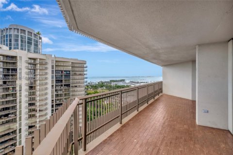 Condo in Miami, Florida, 2 bedrooms № 2063217 - photo 28