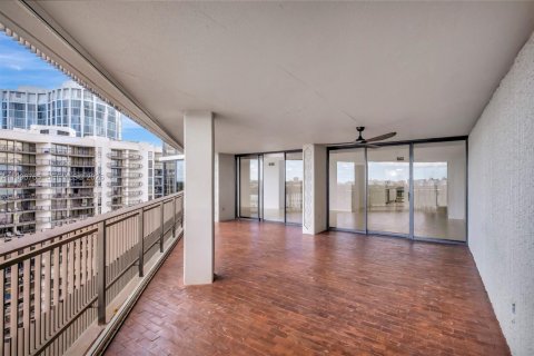 Condo in Miami, Florida, 2 bedrooms № 2063217 - photo 26