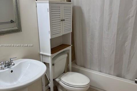 Condo in Miami, Florida, 1 bedroom  № 1932227 - photo 10