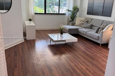Condo in Miami, Florida, 1 bedroom  № 1932227 - photo 4