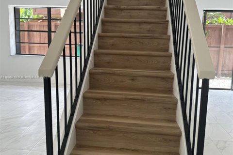 Adosado en alquiler en Miami, Florida, 2 dormitorios, 123.56 m2 № 1950646 - foto 5