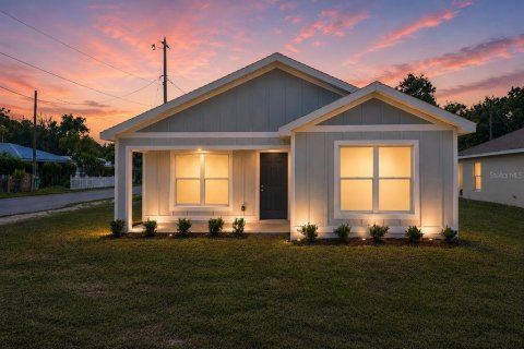 House in Zephyrhills, Florida 3 bedrooms, 138.42 sq.m. № 2218929
