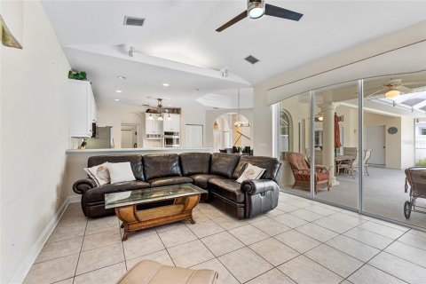 House in Palm Coast, Florida 3 bedrooms, 220.18 sq.m. № 1827398 - photo 19