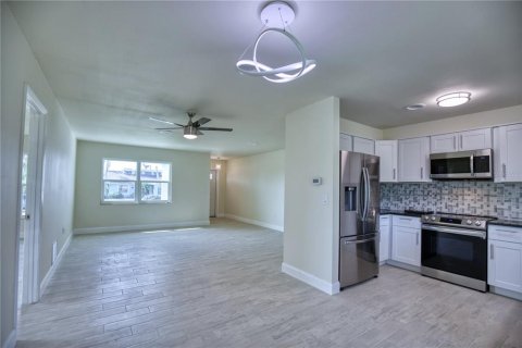 Villa ou maison à louer à Rotonda, Floride: 2 chambres, 135.54 m2 № 1717103 - photo 12