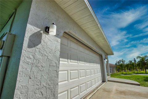 Villa ou maison à louer à Rotonda, Floride: 2 chambres, 135.54 m2 № 1717103 - photo 3