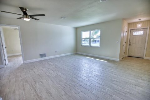 Villa ou maison à louer à Rotonda, Floride: 2 chambres, 135.54 m2 № 1717103 - photo 9