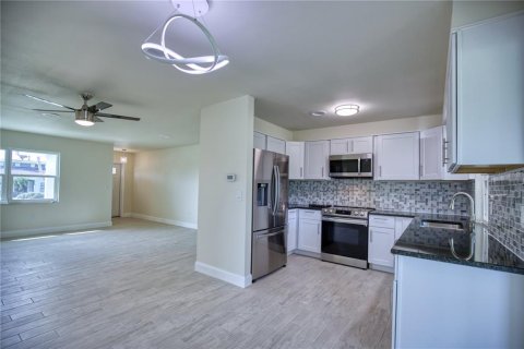 Villa ou maison à louer à Rotonda, Floride: 2 chambres, 135.54 m2 № 1717103 - photo 13