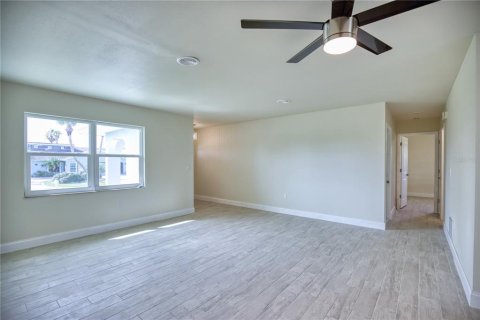 Villa ou maison à louer à Rotonda, Floride: 2 chambres, 135.54 m2 № 1717103 - photo 10