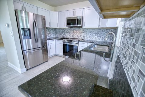 Villa ou maison à louer à Rotonda, Floride: 2 chambres, 135.54 m2 № 1717103 - photo 14