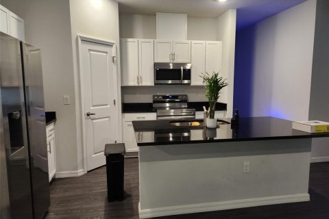 House in Palm Bay, Florida 3 bedrooms, 155.61 sq.m. № 2170093 - photo 2