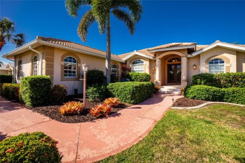House in Punta Gorda, Florida 3 bedrooms, 173.45 sq.m. № 2205153