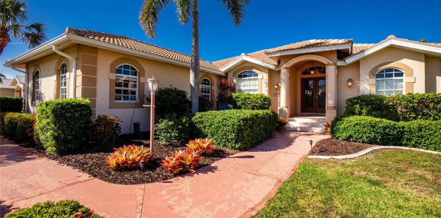 Casa en Punta Gorda, Florida 3 dormitorios, 173.45 m2 № 2205153
