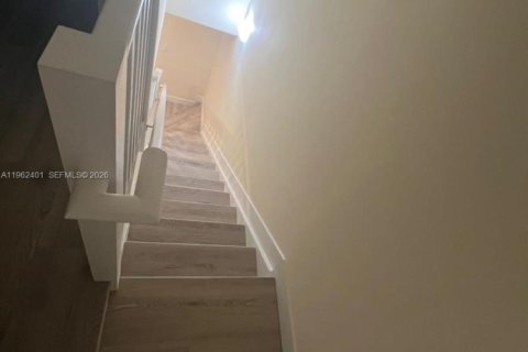 Copropriété à louer à Doral, Floride: 3 chambres, 122.17 m2 № 2024068 - photo 4