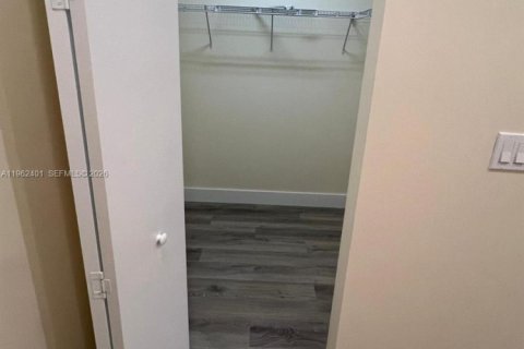 Copropriété à louer à Doral, Floride: 3 chambres, 122.17 m2 № 2024068 - photo 10