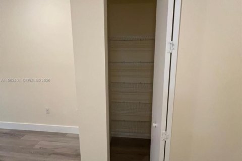 Copropriété à louer à Doral, Floride: 3 chambres, 122.17 m2 № 2024068 - photo 7