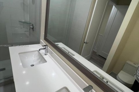 Copropriété à louer à Doral, Floride: 3 chambres, 122.17 m2 № 2024068 - photo 6