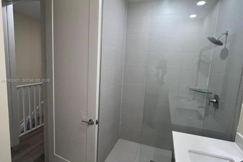 Copropriété à louer à Doral, Floride: 3 chambres, 122.17 m2 № 2024068 - photo 5