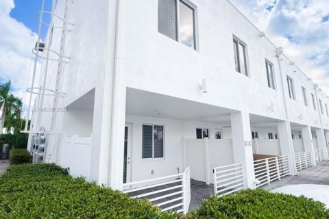 Copropriété à louer à Doral, Floride: 3 chambres, 122.17 m2 № 2024068 - photo 12