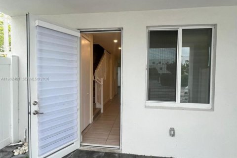 Condo à Doral, Floride, 3 chambres  № 2024068