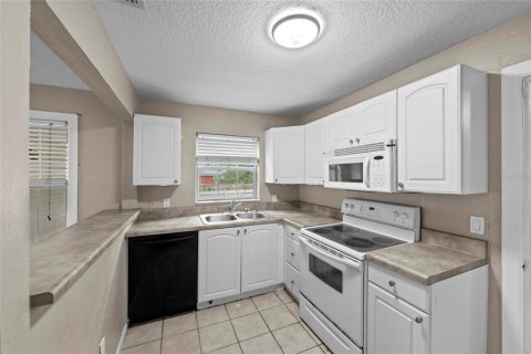House in Bradenton, Florida 3 bedrooms, 92.9 sq.m. № 2409822 - photo 8
