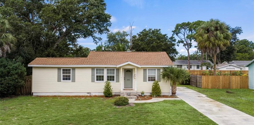 House in Bradenton, Florida 3 bedrooms, 92.9 sq.m. № 2409822