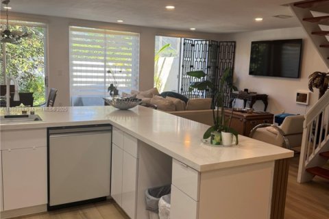 Condominio en alquiler en Doral, Florida, 3 dormitorios, 176.33 m2 № 1941213 - foto 4