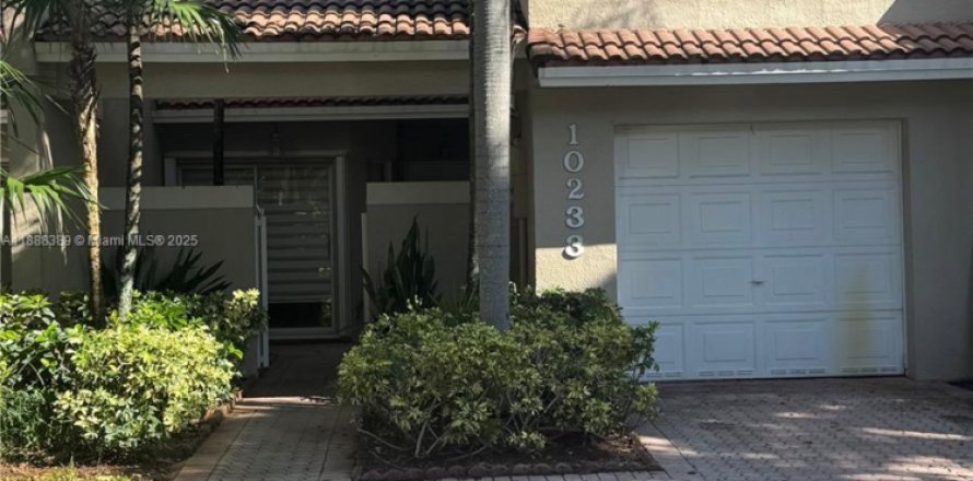 Condominio en Doral, Florida, 3 dormitorios № 1941213