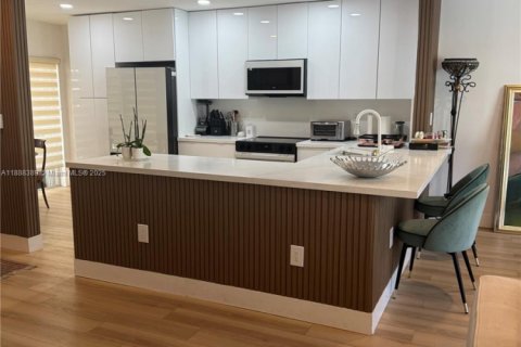 Copropriété à louer à Doral, Floride: 3 chambres, 176.33 m2 № 1941213 - photo 5