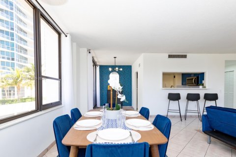 Copropriété à vendre à Hollywood, Floride: 2 chambres, 127.28 m2 № 2186734 - photo 10