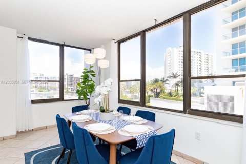 Copropriété à vendre à Hollywood, Floride: 2 chambres, 127.28 m2 № 2186734 - photo 9