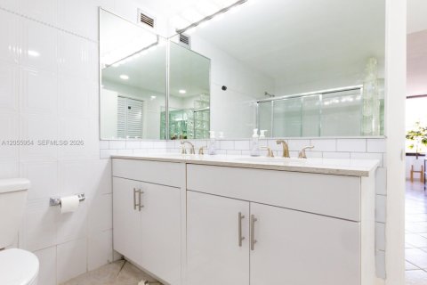 Copropriété à vendre à Hollywood, Floride: 2 chambres, 127.28 m2 № 2186734 - photo 25