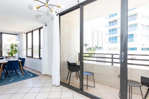 Copropriété à vendre à Hollywood, Floride: 2 chambres, 127.28 m2 № 2186734 - photo 12