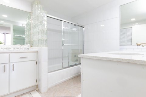 Copropriété à vendre à Hollywood, Floride: 2 chambres, 127.28 m2 № 2186734 - photo 26