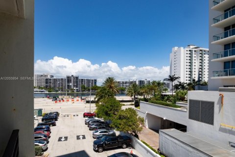 Copropriété à vendre à Hollywood, Floride: 2 chambres, 127.28 m2 № 2186734 - photo 15