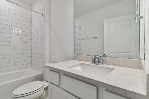 House in Apollo Beach, Florida 5 bedrooms, 240.25 sq.m. № 1815329 - photo 8