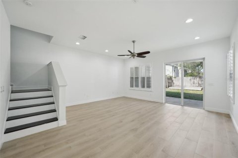 Adosado en venta en Tampa, Florida, 3 dormitorios, 191.94 m2 № 1743779 - foto 6