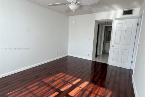 Кондоминиум с 1 спальней в Дейви, Флорида № 2002365