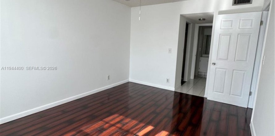 Кондоминиум с 1 спальней в Дейви, Флорида № 2002365