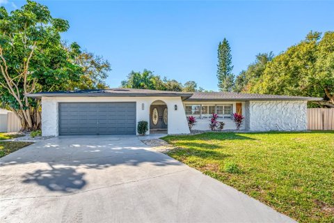 House in Clearwater, Florida 4 bedrooms, 195.09 sq.m. № 2212873
