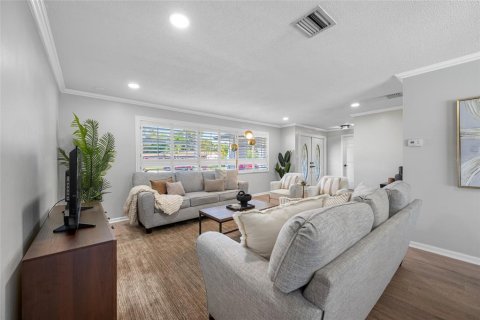 House in Clearwater, Florida 4 bedrooms, 195.09 sq.m. № 2212873 - photo 18