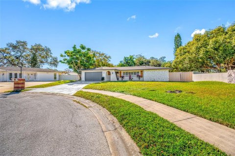 House in Clearwater, Florida 4 bedrooms, 195.09 sq.m. № 2212873 - photo 2