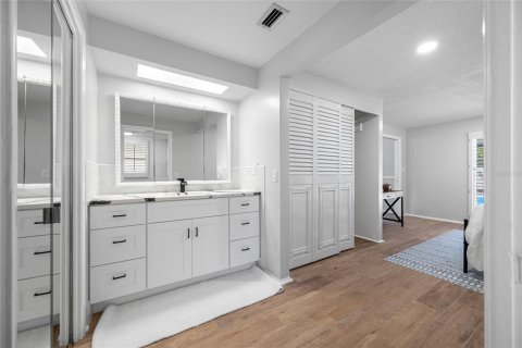 House in Clearwater, Florida 4 bedrooms, 195.09 sq.m. № 2212873 - photo 28